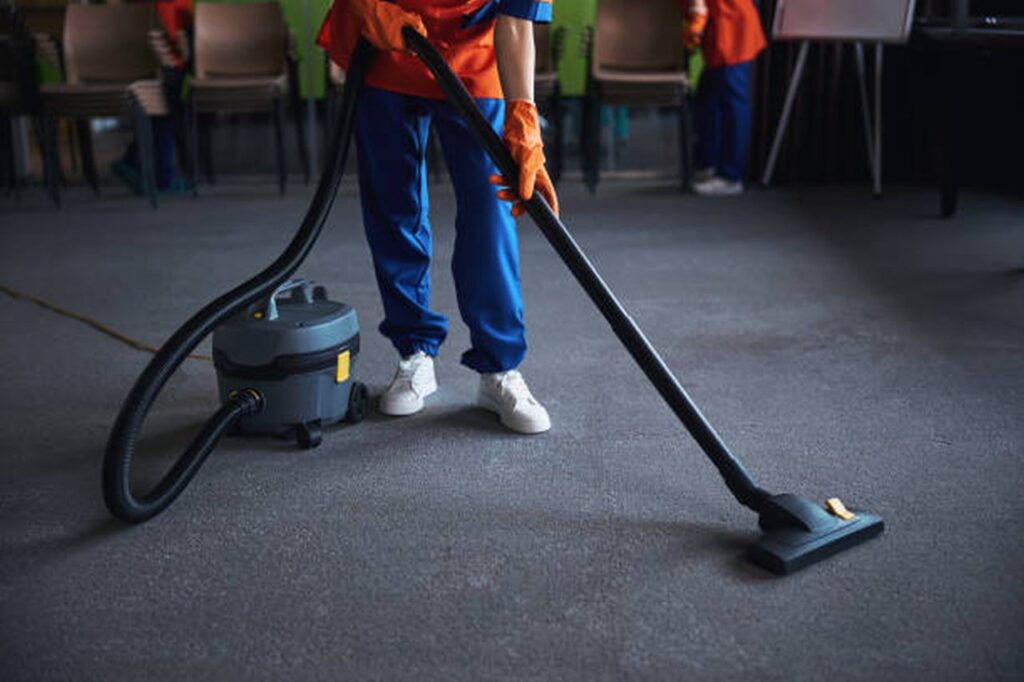 businesses require regular cleaning services (3)