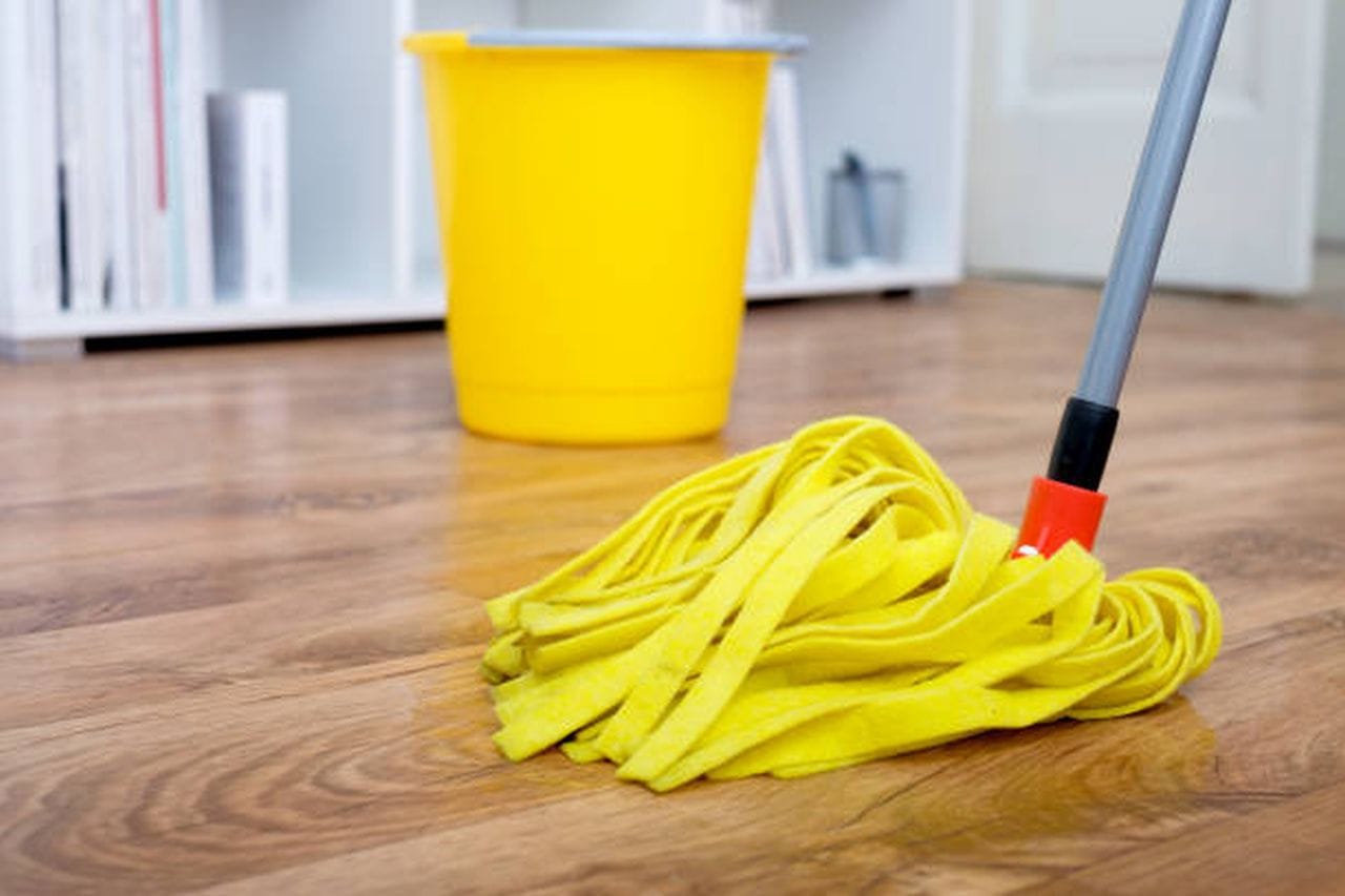 what-is-the-best-way-to-clean-a-laminate-wood-floor